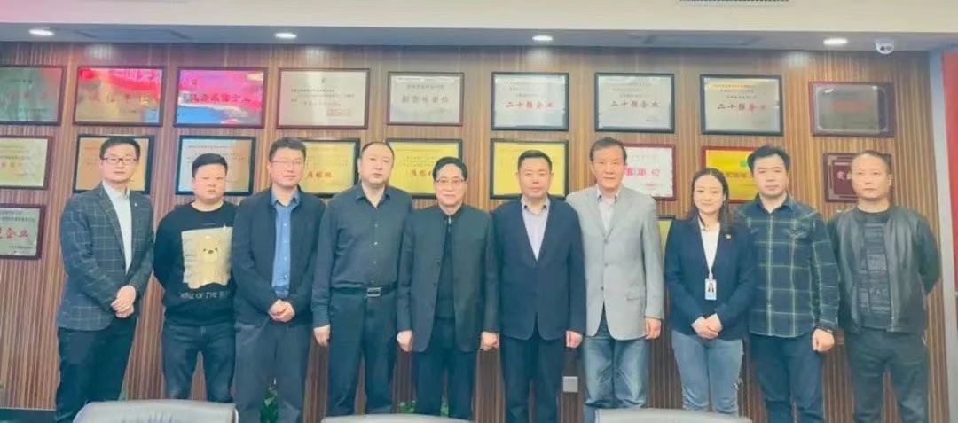 秦商百人會(huì)、西安建筑安裝協(xié)會(huì)蒞臨立豪集團(tuán)交流座談